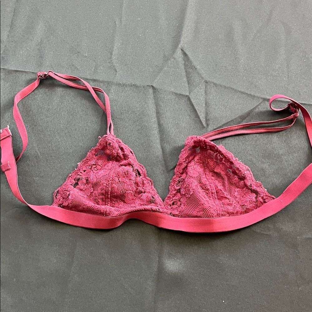 Chic Lace Bralette in Vibrant Pink